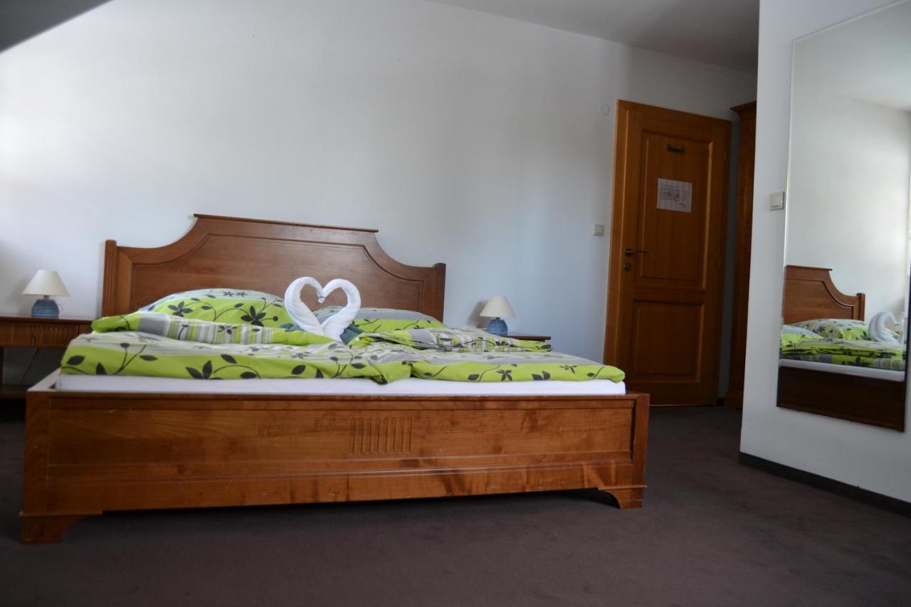 Koliba Holica Hotell Huty Exteriör bild